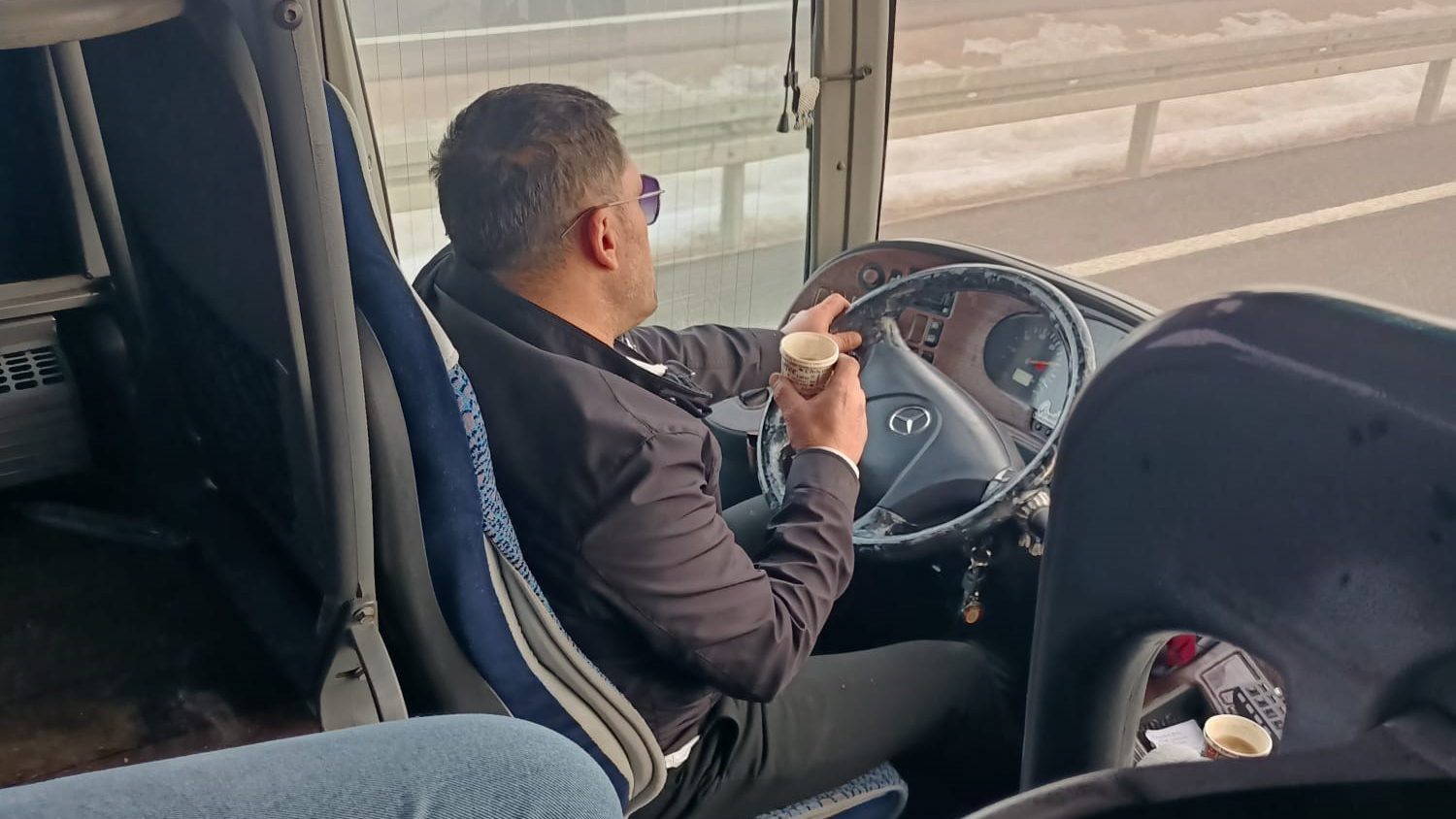 Sivas’taki Zincirleme Kazada Şok Görüntüler: Otobüs Şoförünün Direksiyon Başında Telefonla İlgilendiği Anlar Ortaya Çıktı AW632876 01 edited | Gündem Sivas™ Haber