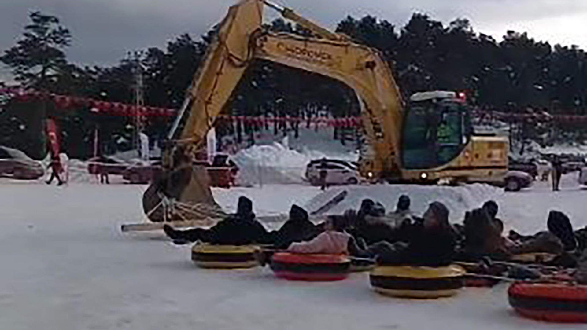 Eğriçimen Yaylası’nda Kış Coşkusu: Ekskavatörle Kızak, Halaylarla Isınan Festival