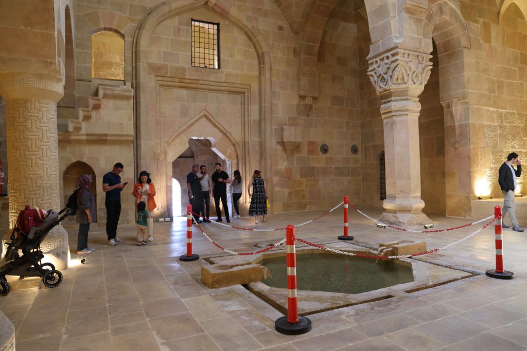 Divriği Ulu Camii’nin Sessiz Gücü: 801 Yıllık Akustik Miras Ruh Sağlığını Nasıl Etkiliyor? AW633907 05 | Gündem Sivas™ Haber