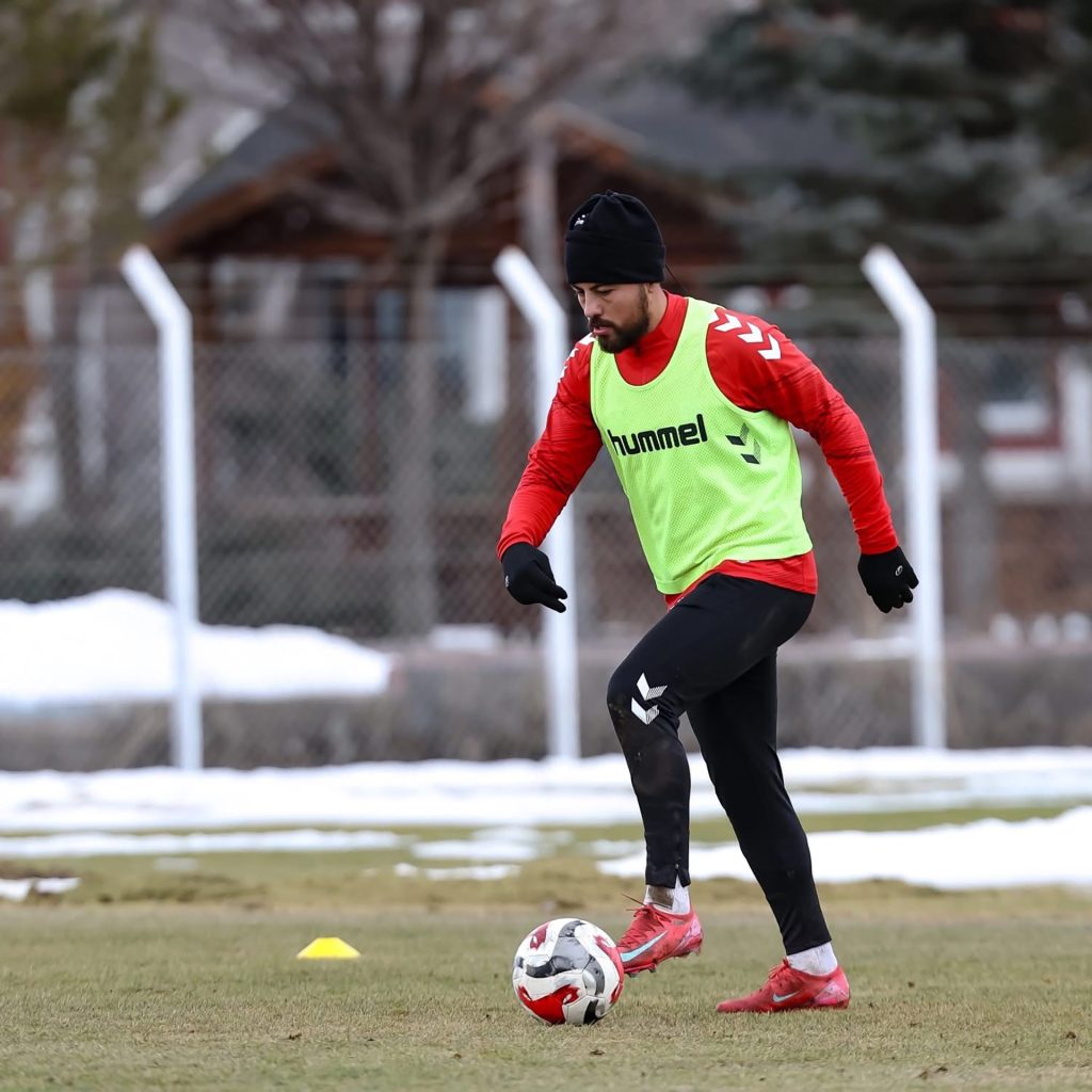 Özbelsan Sivasspor Sarıyer Deplasmanı İçin Sahaya İndi: Yiğidolar Kritik Maça Kilitlendi AW634178 04 | Gündem Sivas™ Haber