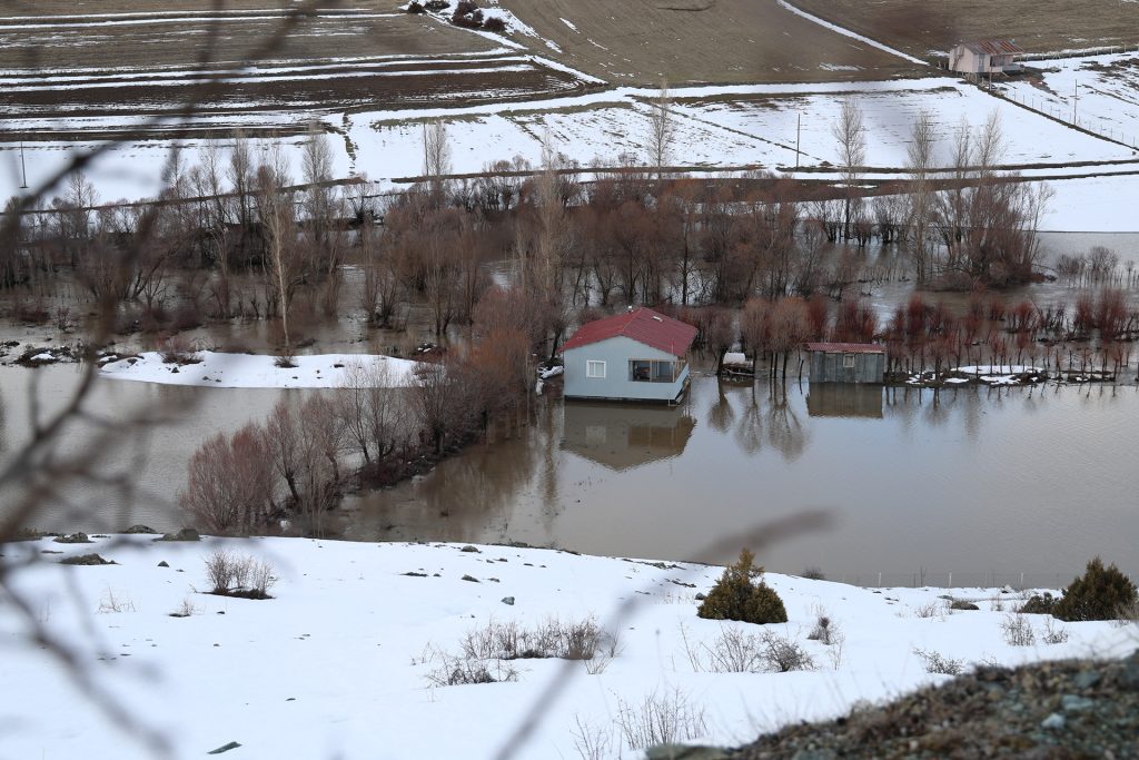 Sivas’ta Karlar Eriyor, Irmaklar Taşıyor: Yıldız Irmağı’nda Taşkın Alarmı AW634424 04 | Gündem Sivas™ Haber
