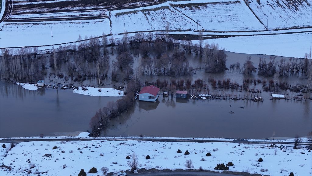 Sivas’ta Karlar Eriyor, Irmaklar Taşıyor: Yıldız Irmağı’nda Taşkın Alarmı AW634424 09 | Gündem Sivas™ Haber