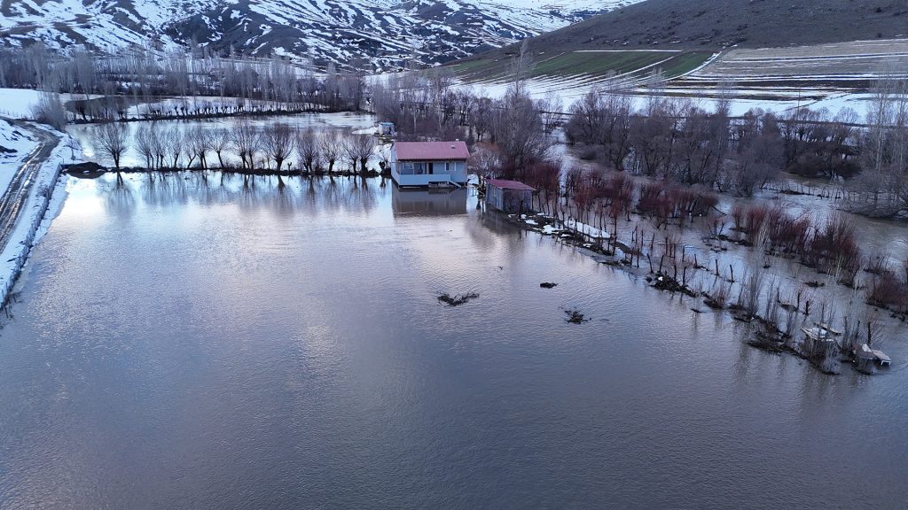 Sivas’ta Karlar Eriyor, Irmaklar Taşıyor: Yıldız Irmağı’nda Taşkın Alarmı AW634424 11 | Gündem Sivas™ Haber