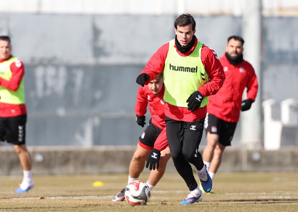 Özbelsan Sivasspor’da Sarıyer Mesaisi: Yiğidolar Deplasman Öncesi Tempoyu Yükseltti AW634793 02 | Gündem Sivas™ Haber