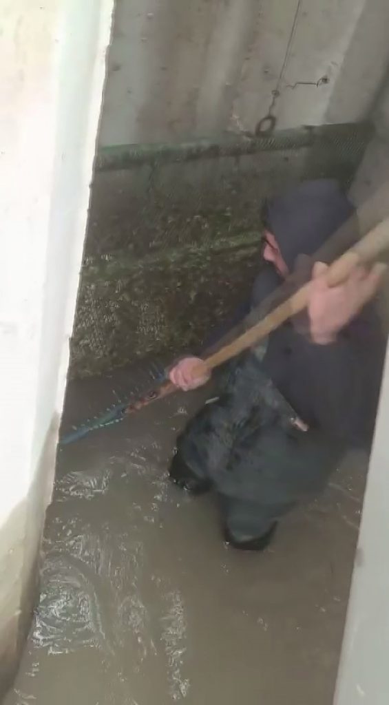 Kuraklık Alarmında Köylüler Harekete Geçti: Yıldızeli’nde Baraj Kapaklarını Vatandaş Temizledi AW634988 02 | Gündem Sivas™ Haber