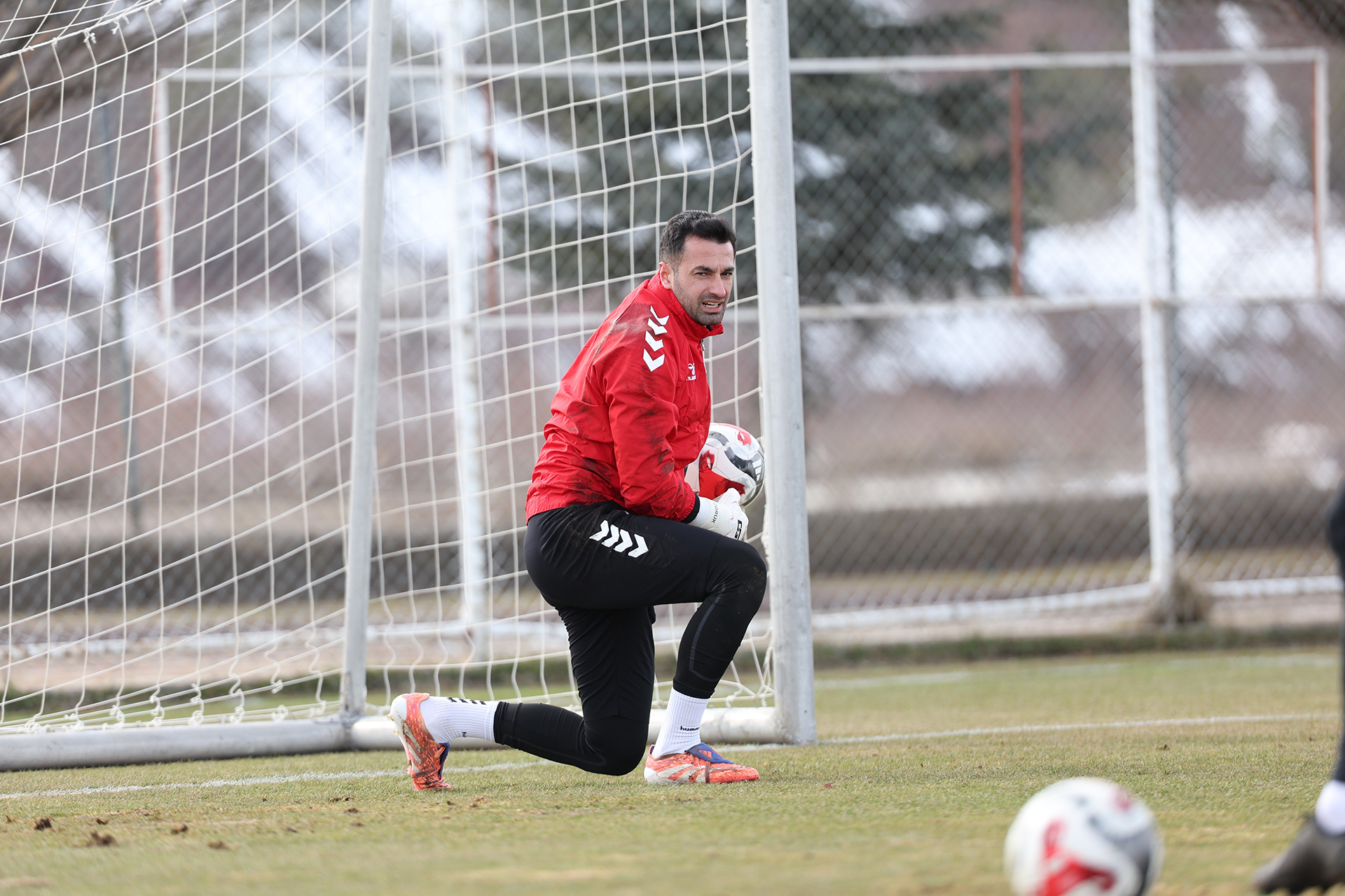 Özbelsan Sivasspor Sarıyer Deplasmanına Kilitlendi: İstanbul Yolculuğu Öncesi Son Taktik Dokunuşlar