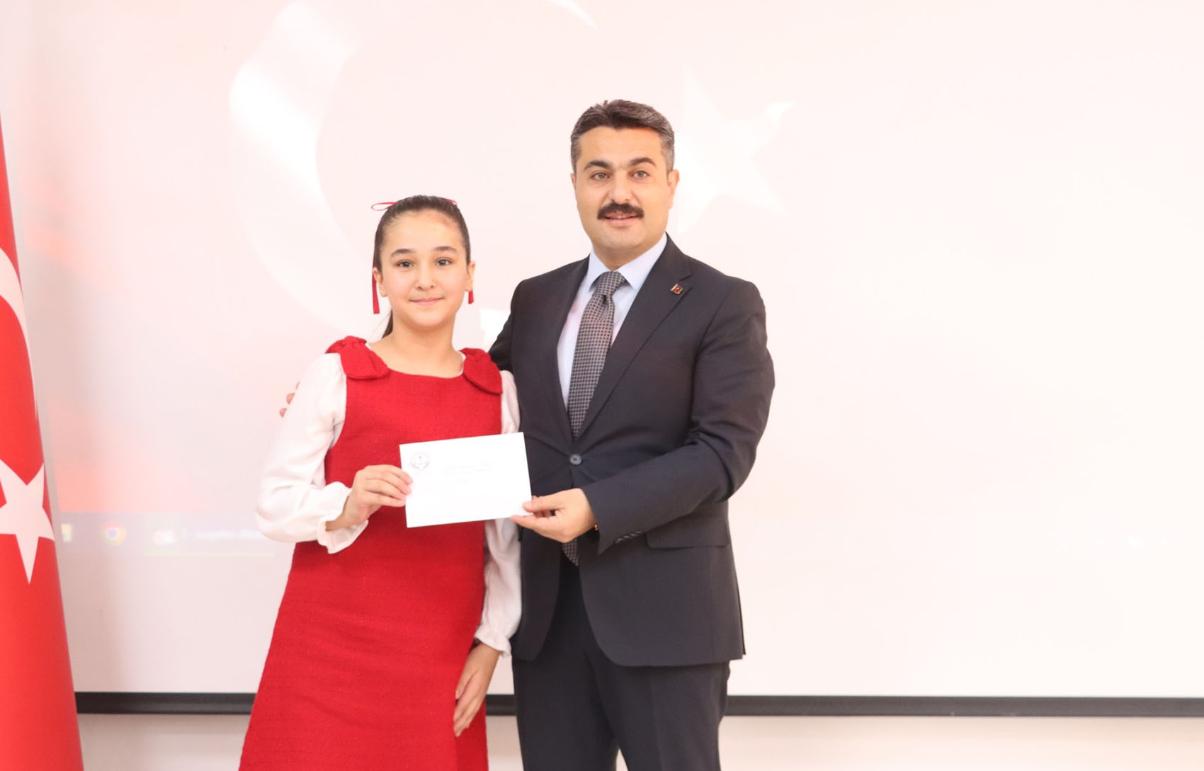 Sivas’ta İstiklal Marşı’nın Ruhu Yankılandı: 5. Sınıflar İl Finalinde Duygulandırdı