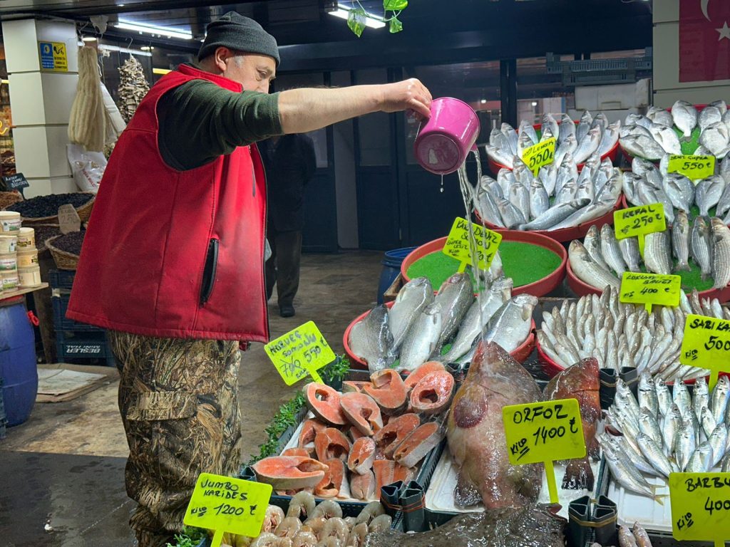 Sivas’ta Tezgâhların Yıldızı: 7,5 Kiloluk Dev Orfozun Fiyatı Altınla Yarışıyor AW636764 06 | Gündem Sivas™ Haber