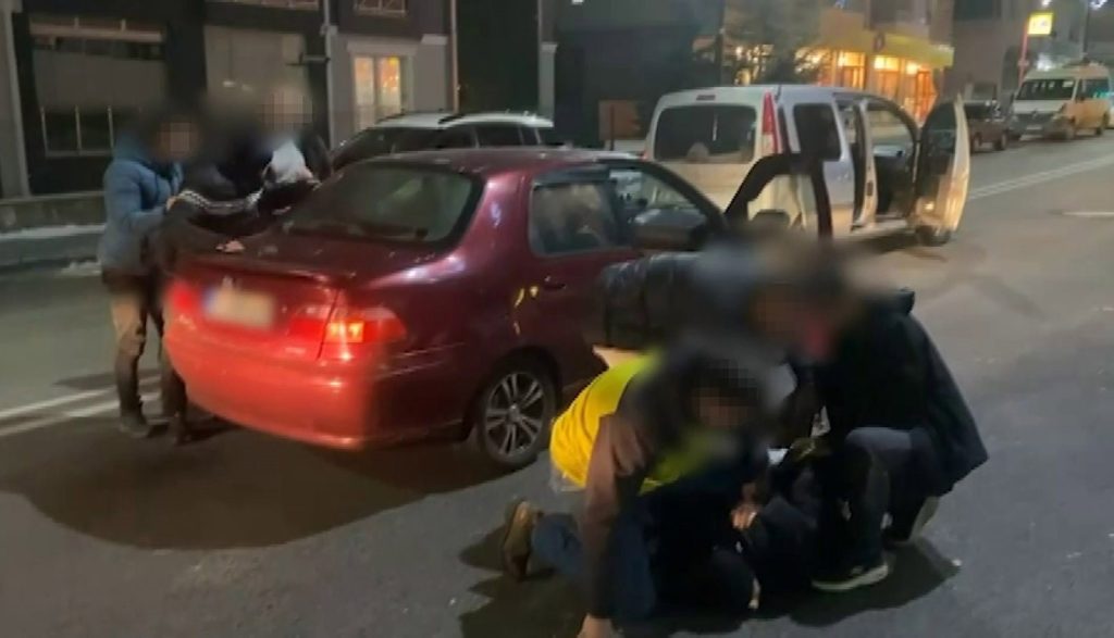 Sivas’ta Aranan Firarilere Darbe: Toplam 48 Yılı Aşan Kesinleşmiş Hapis Cezası Bulunan 3 Şahıs Yakalandı AW638571 02 | Gündem Sivas™ Haber