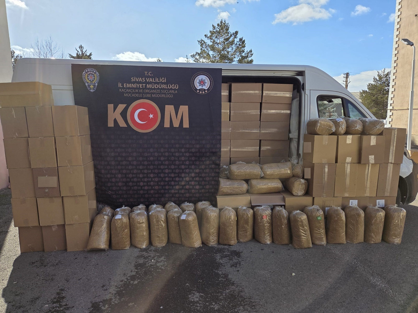 Sivas’ta Kaçak Tütün Operasyonu: 840 Bin Makaron ve Tonlarca Kaçak Ürün Ele Geçirildi