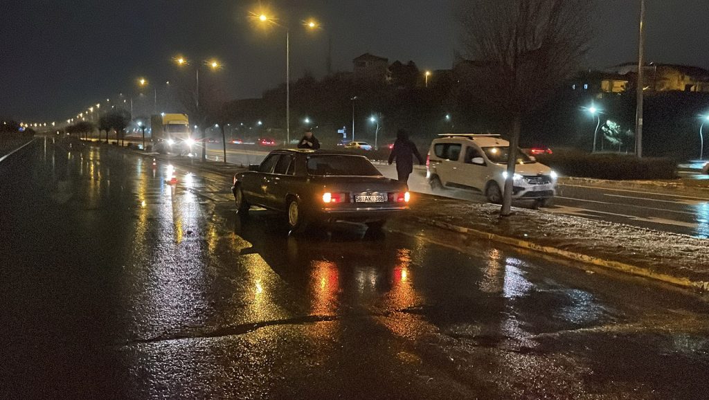 Sivas’ta Feci Kaza: Sultan Şehir Bulvarı’nda Otomobilin Çarptığı Yaya Ağır Yaralandı AW639148 03 | Gündem Sivas™ Haber