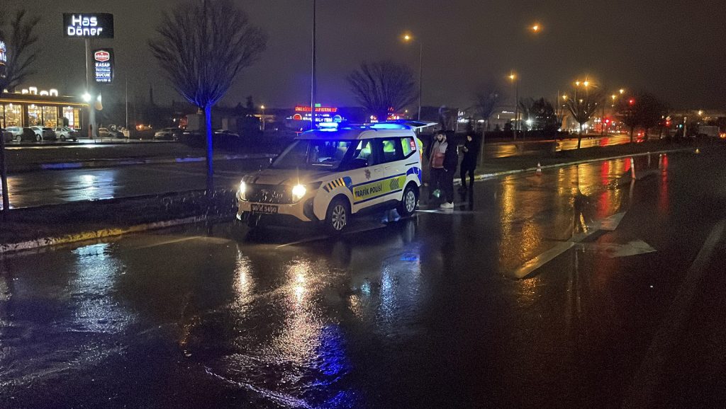 Sivas’ta Feci Kaza: Sultan Şehir Bulvarı’nda Otomobilin Çarptığı Yaya Ağır Yaralandı AW639148 04 | Gündem Sivas™ Haber