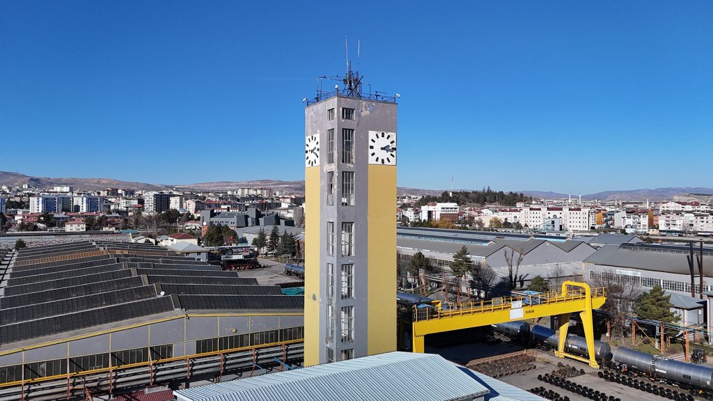 Sivas’ın Zamana Tanıklık Eden Simgesi: TÜRASAŞ Saat Kulesi ve Boru Sesi 87 Yıldır Mesaiyi Belirliyor Sivas’ın Zamana Tanıklık Eden Simgesi: TÜRASAŞ Saat Kulesi ve Boru Sesi 87 Yıldır Mesaiyi Belirliyor
