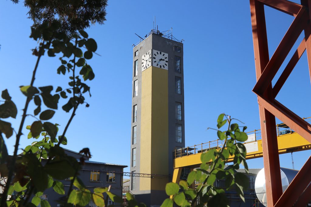 Sivas’ın Zamana Tanıklık Eden Simgesi: TÜRASAŞ Saat Kulesi ve Boru Sesi 87 Yıldır Mesaiyi Belirliyor AW639238 03 | Gündem Sivas™ Haber