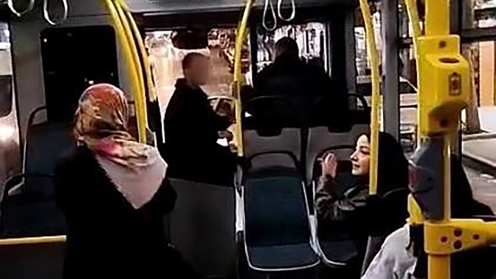 Sivas’ta Şehit Babasına Hakaret Olayı Büyüdü: Otobüs Sürücüsünü Vuran Şüpheli Tutuklandı