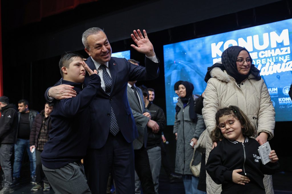 Sivas Belediyesi’nden Özel Çocuklara 100 Akıllı Takip Cihazı: Ailelerin Güvenliği İçin Örnek Proje AW639530 02 | Gündem Sivas™ Haber