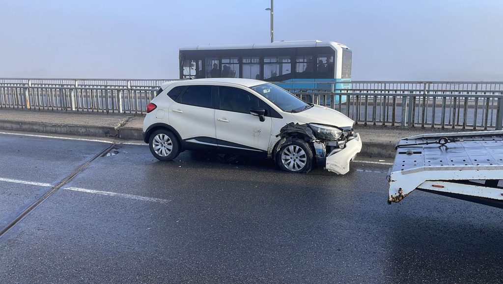 Sivas’ta Yoğun Sis ve Buzlanma Zincirleme Kazalara Neden Oldu: 51 Araç Karıştı, 3 Kişi Yaralandı AW640116 02 | Gündem Sivas™ Haber