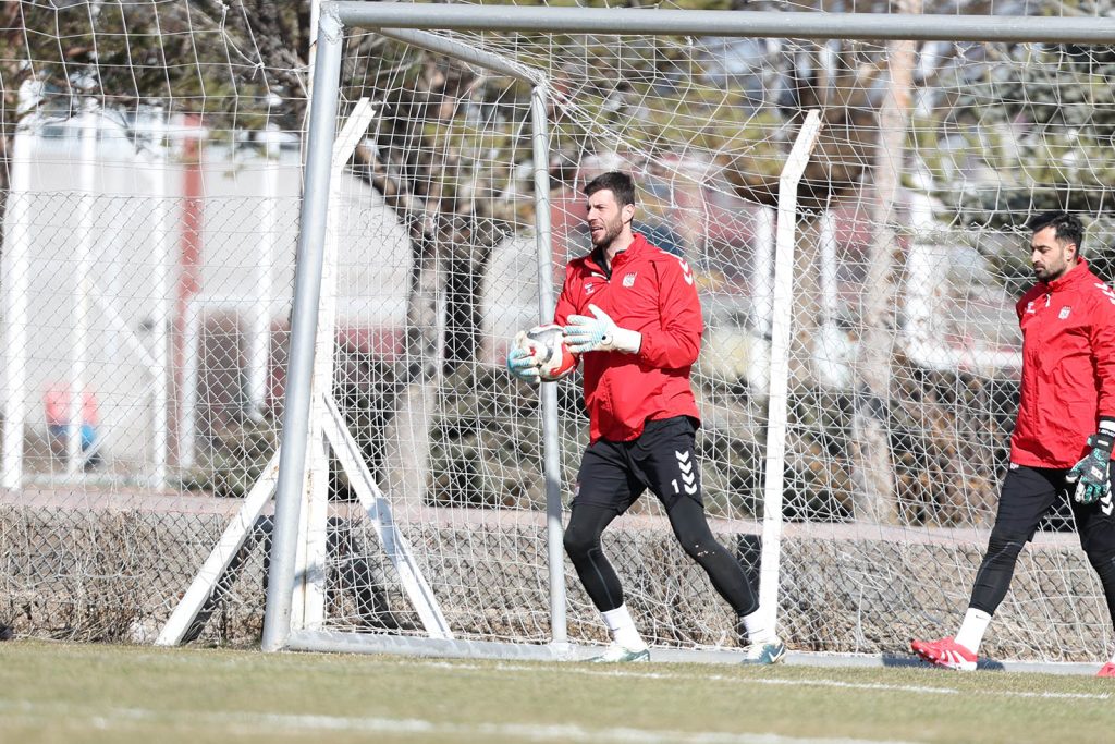 Özbelsan Sivasspor’da Vanspor FK Mesaisi Hızlandı: 25. Hafta Öncesi Taktik Prova AW640411 02 | Gündem Sivas™ Haber