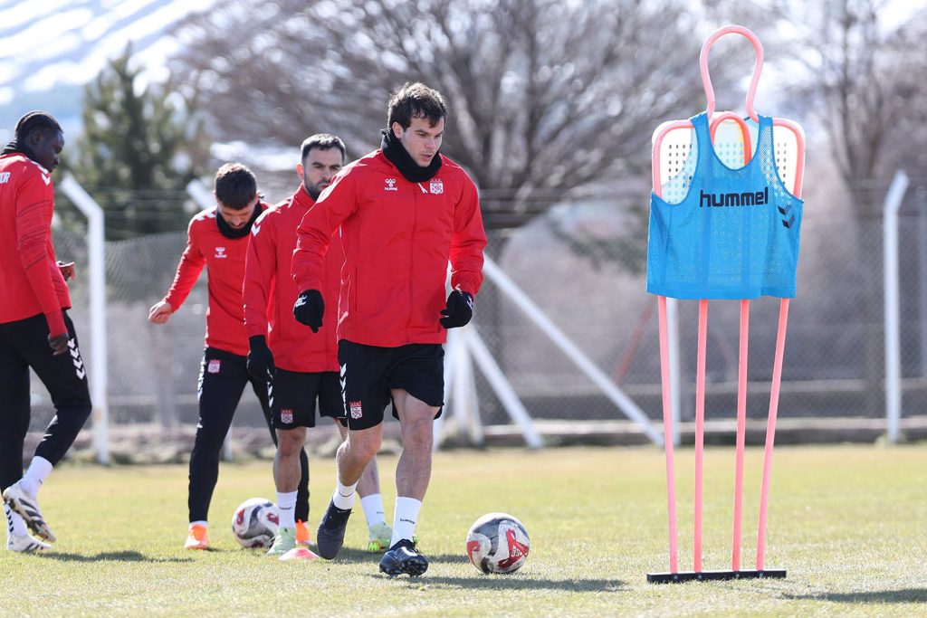 Özbelsan Sivasspor’da Vanspor FK Mesaisi Hızlandı: 25. Hafta Öncesi Taktik Prova AW640411 03 | Gündem Sivas™ Haber