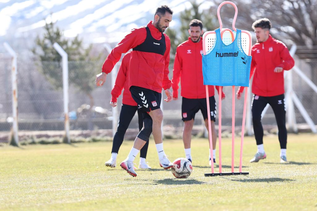 Özbelsan Sivasspor’da Vanspor FK Mesaisi Hızlandı: 25. Hafta Öncesi Taktik Prova AW640411 04 | Gündem Sivas™ Haber