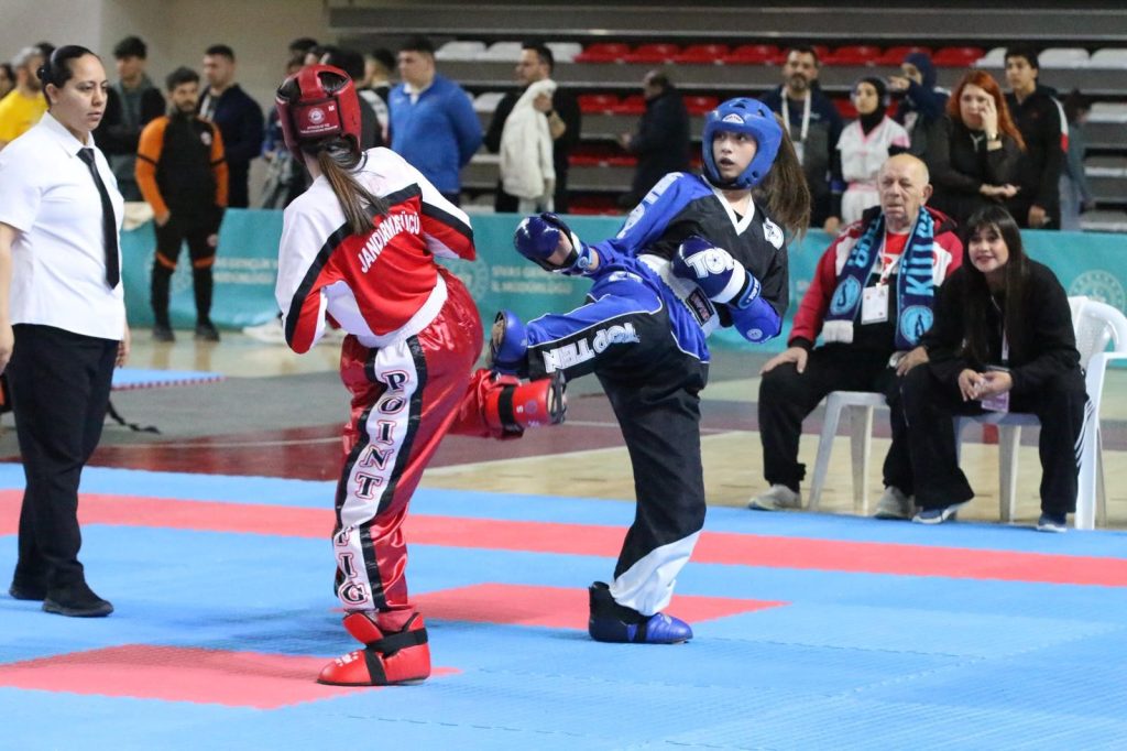 Sivas’ta 59 İlden 1075 Sporcunun Katıldığı Okul Sporları Kick Boks Türkiye Birinciliği Nefes Kesti AW640553 06 | Gündem Sivas™ Haber