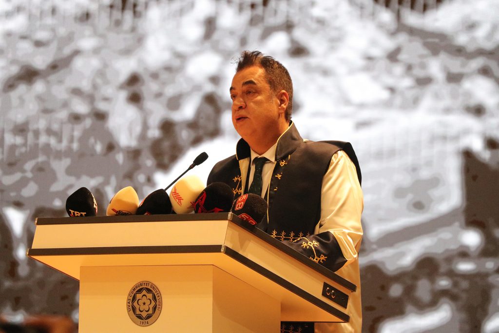 Sivas Cumhuriyet Üniversitesi 52 Yaşında: SCÜ’den Uluslararası Sıralamalarda Dikkat Çeken Büyük Başarı Sivas Cumhuriyet Üniversitesi 52 Yaşında: SCÜ’den Uluslararası Sıralamalarda Dikkat Çeken Büyük Başarı