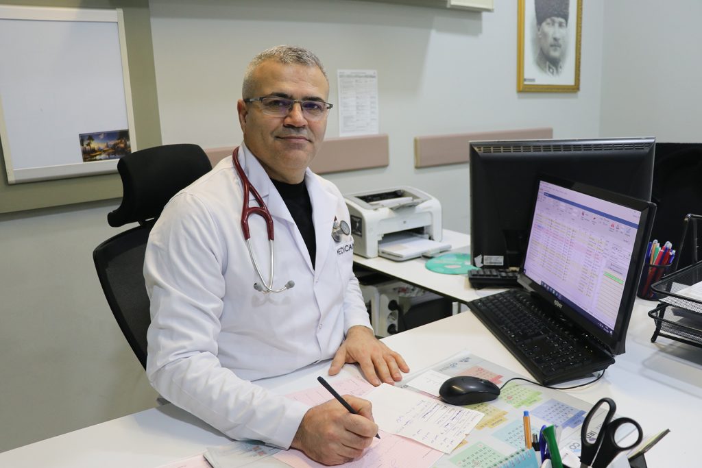 Kalp Hastalarına Kritik Uyarı: “Yüksek Gerilimli Maçları Stadyumda İzlemeyin” Kalp Hastalarına Kritik Uyarı: “Yüksek Gerilimli Maçları Stadyumda İzlemeyin”