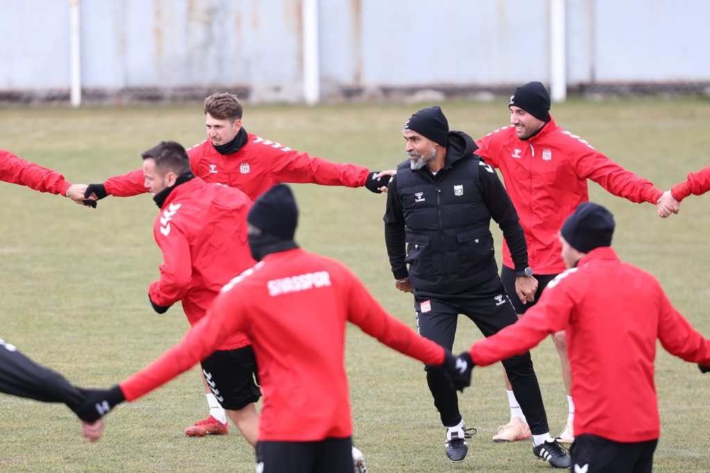 Özbelsan Sivasspor – Vanspor FK Maçı Öncesi Son Antrenman Tamamlandı! Trendyol 1. Lig’de Kritik 90 Dakika Özbelsan Sivasspor – Vanspor FK Maçı Öncesi Son Antrenman Tamamlandı! Trendyol 1. Lig’de Kritik 90 Dakika
