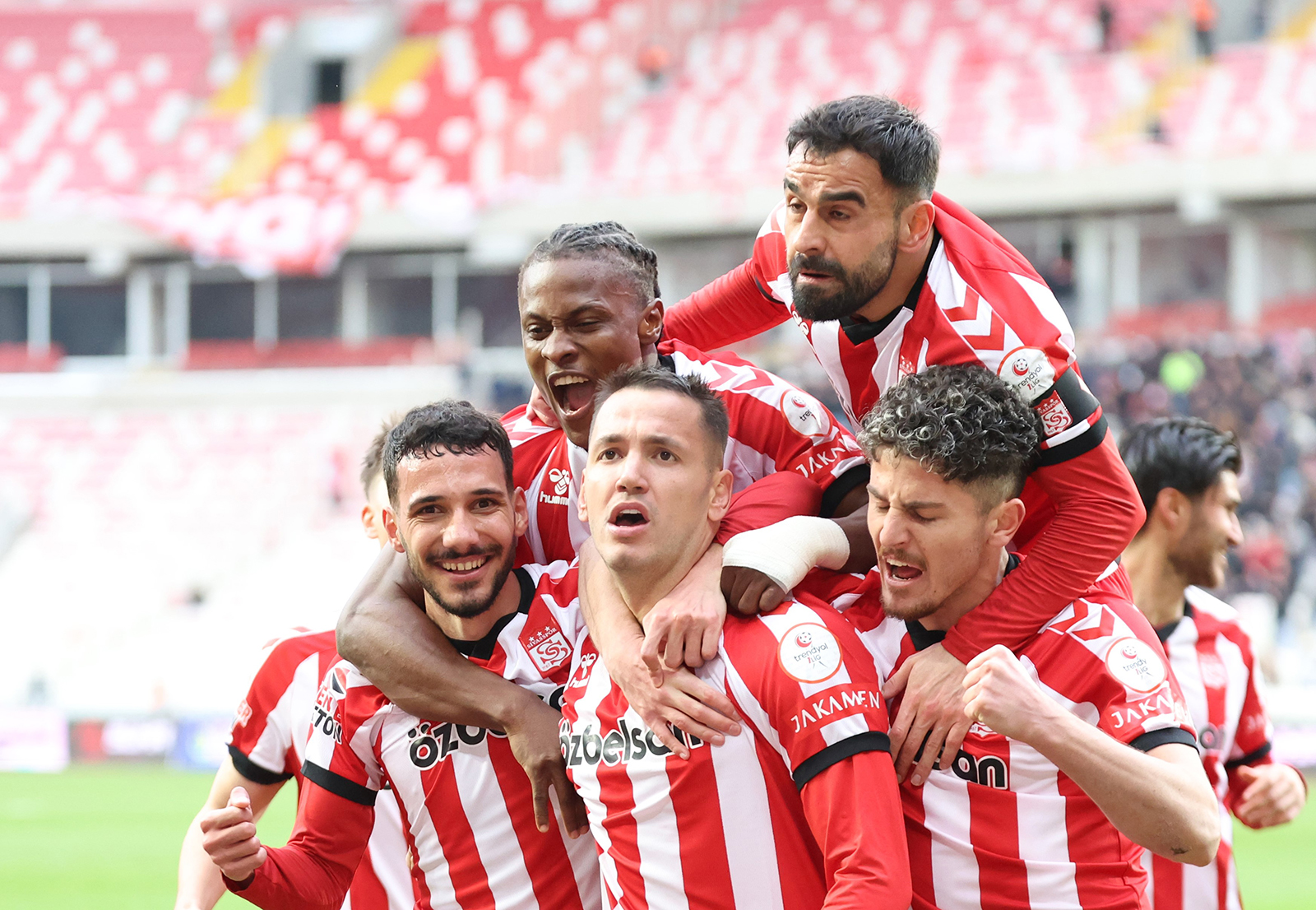 Sivasspor 90+4’te Yıkıldı! 4 Eylül’de Vanspor ile Nefes Kesen 6 Gollü Beraberlik