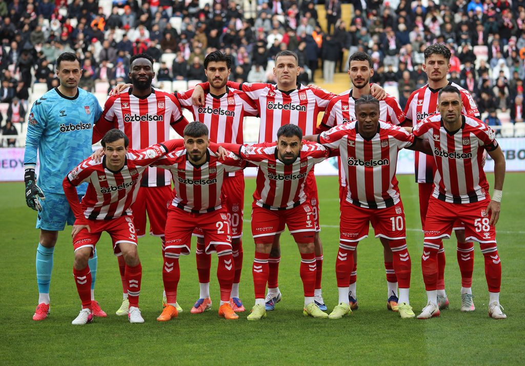 Sivasspor 3-1’i Koruyamadı! İsmet Taşdemir’den Taraftara Özür ve Kritik 13 Hafta Vurgusu AW642057 12 | Gündem Sivas™ Haber