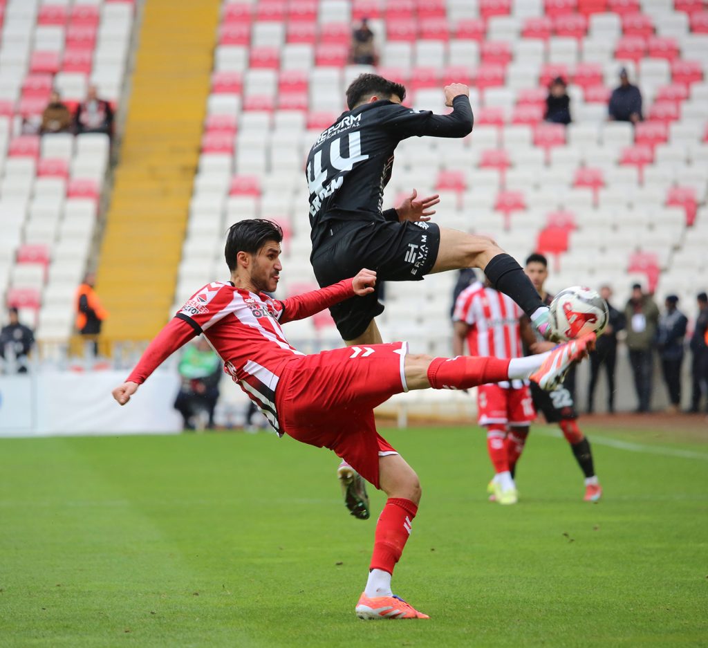 Sivasspor 90+4’te Yıkıldı! 4 Eylül’de Vanspor ile Nefes Kesen 6 Gollü Beraberlik AW642057 19 | Gündem Sivas™ Haber