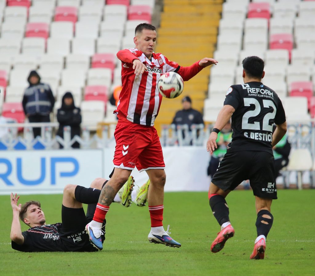 Sivasspor 90+4’te Yıkıldı! 4 Eylül’de Vanspor ile Nefes Kesen 6 Gollü Beraberlik AW642057 23 | Gündem Sivas™ Haber