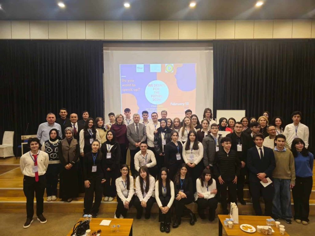 Sivas’ta Liseler Arası İngilizce Münazara Heyecanı: “We Debate for the Future 2026” Gençleri Geleceğe Taşıdı Sivas’ta Liseler Arası İngilizce Münazara Heyecanı: “We Debate for the Future 2026” Gençleri Geleceğe Taşıdı