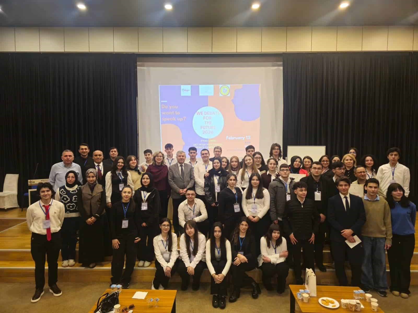 Sivas’ta Liseler Arası İngilizce Münazara Heyecanı: “We Debate for the Future 2026” Gençleri Geleceğe Taşıdı