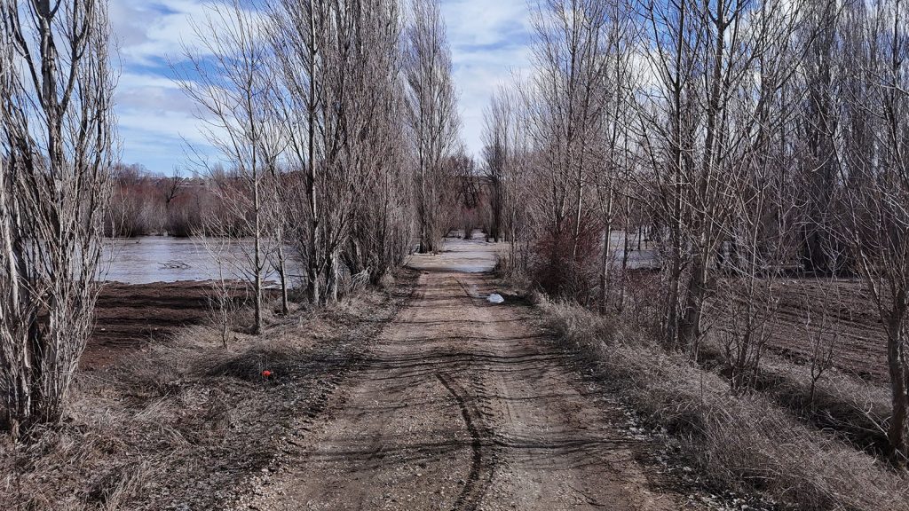 Sivas’ta Yıldız Irmağı Taştı: İsmail Bey Çiftliği Köy Yolu Sular Altında, Köprü Talebi Yeniden Gündemde AW642772 01 | Gündem Sivas™ Haber