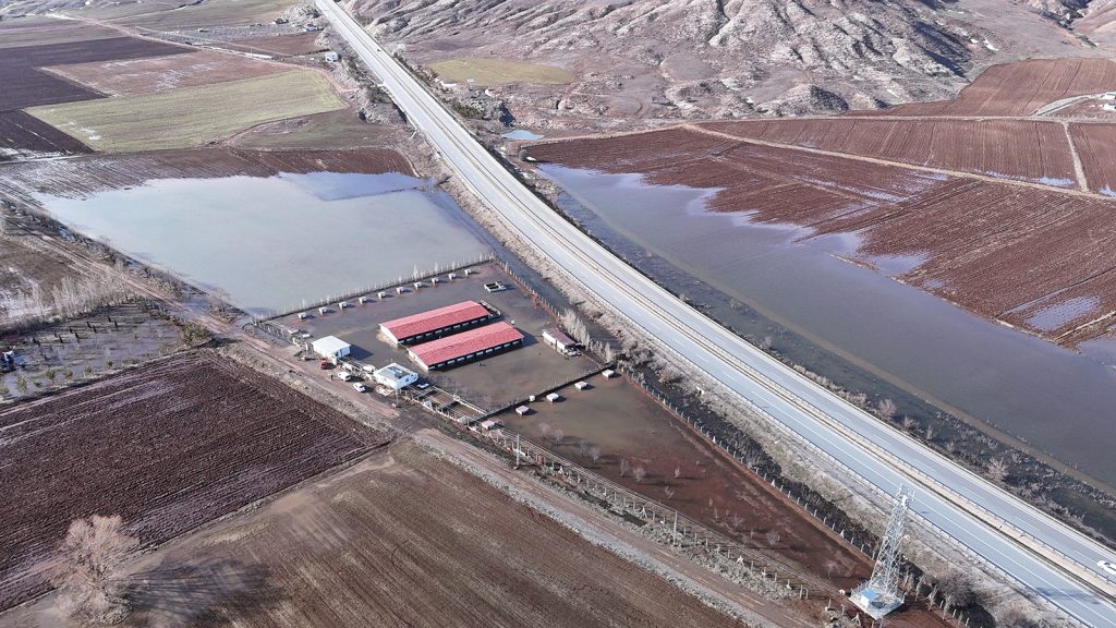 Sivas’ta Karların Erimesi Taşkına Dönüştü: 80 Kangal Köpeğinin Bulunduğu Çiftlik Sular Altında Kaldı AW642834 02 | Gündem Sivas™ Haber