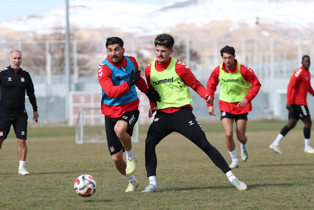 Özbelsan Sivasspor’da Adana Demirspor Mesaisi: Yiğidolar 26. Hafta Öncesi Taktik Yükledi AW643079 03 | Gündem Sivas™ Haber