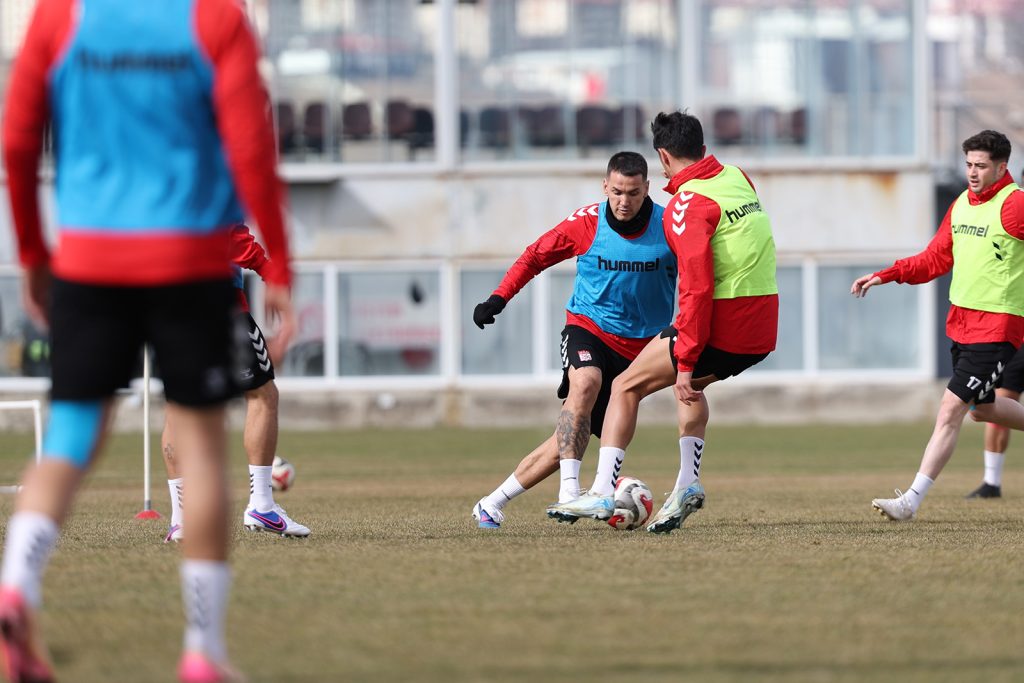 Özbelsan Sivasspor’da Adana Demirspor Mesaisi: Yiğidolar 26. Hafta Öncesi Taktik Yükledi AW643079 05 | Gündem Sivas™ Haber