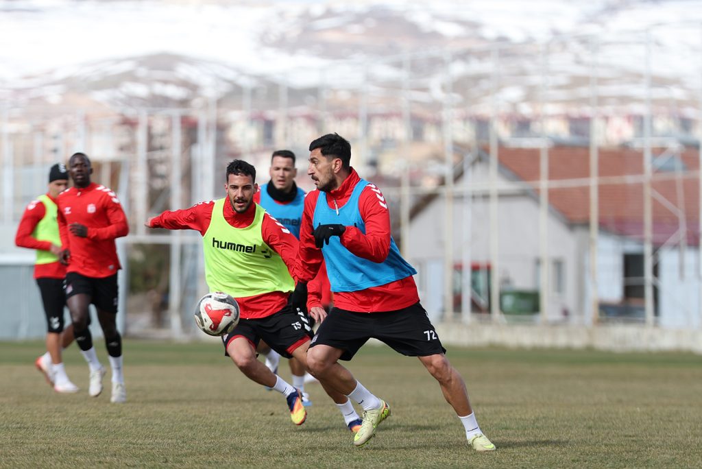 Özbelsan Sivasspor’da Adana Demirspor Mesaisi: Yiğidolar 26. Hafta Öncesi Taktik Yükledi AW643079 06 | Gündem Sivas™ Haber