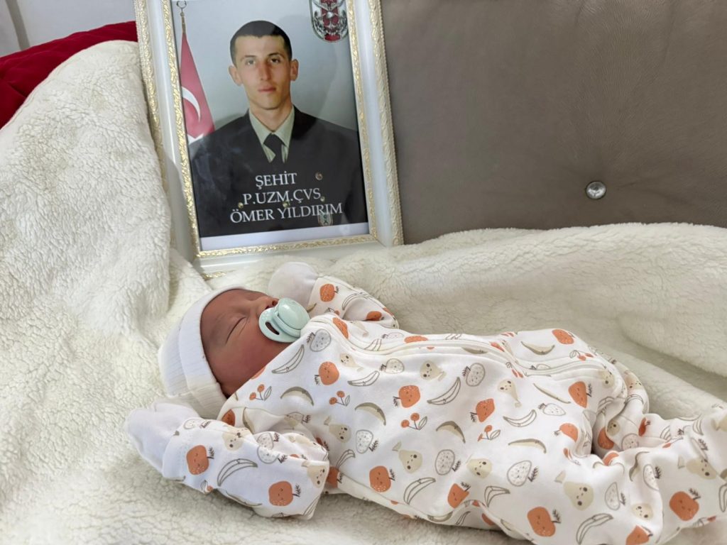 Sivaslı Şehit Ömer Yıldırım’ın İsmi Yaşatılıyor: Kuzeni Yeni Doğan Oğluna Şehidin Adını Verdi