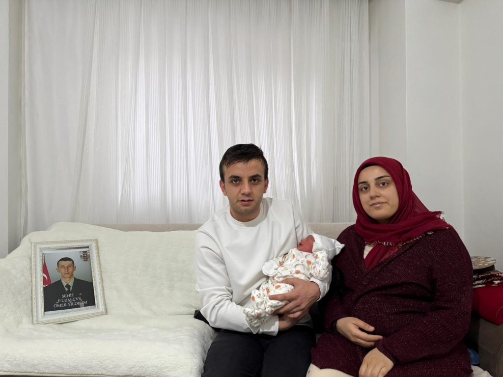 Sivaslı Şehit Ömer Yıldırım’ın İsmi Yaşatılıyor: Kuzeni Yeni Doğan Oğluna Şehidin Adını Verdi AW643643 02 | Gündem Sivas™ Haber