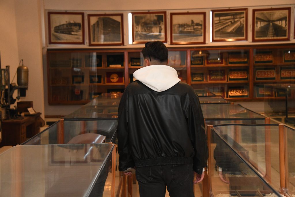 Sivas’ta Demiryolu Tarihine Yolculuk: TÜRASAŞ Müzesi’nde 3 Bin Antika Parça Ziyaretçilerini Bekliyor AW643688 04 | Gündem Sivas™ Haber