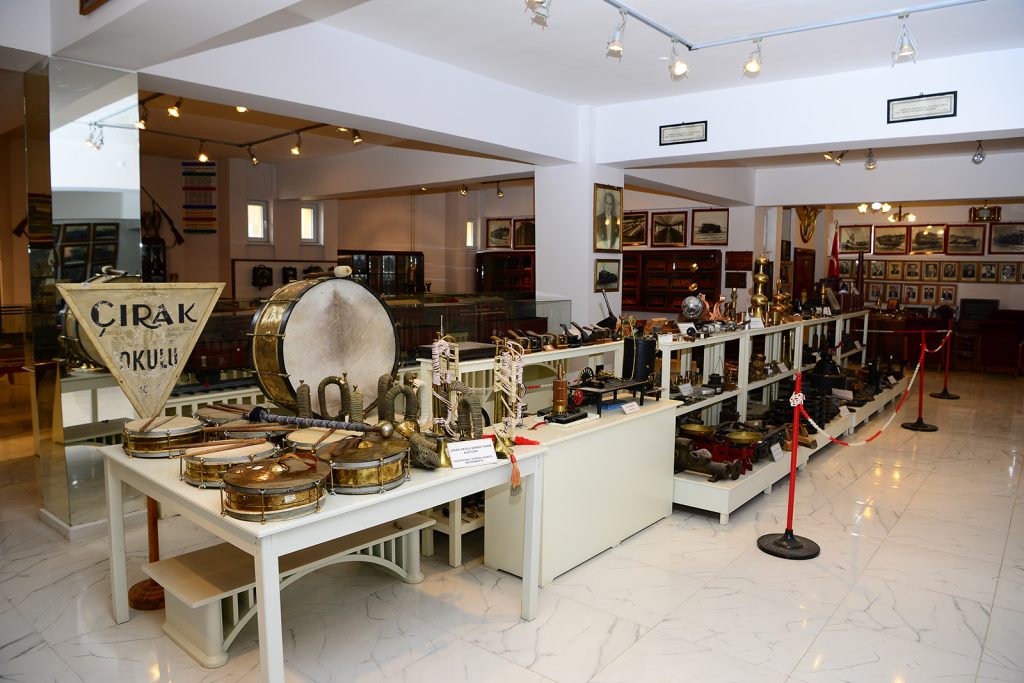 Sivas’ta Demiryolu Tarihine Yolculuk: TÜRASAŞ Müzesi’nde 3 Bin Antika Parça Ziyaretçilerini Bekliyor AW643688 07 | Gündem Sivas™ Haber