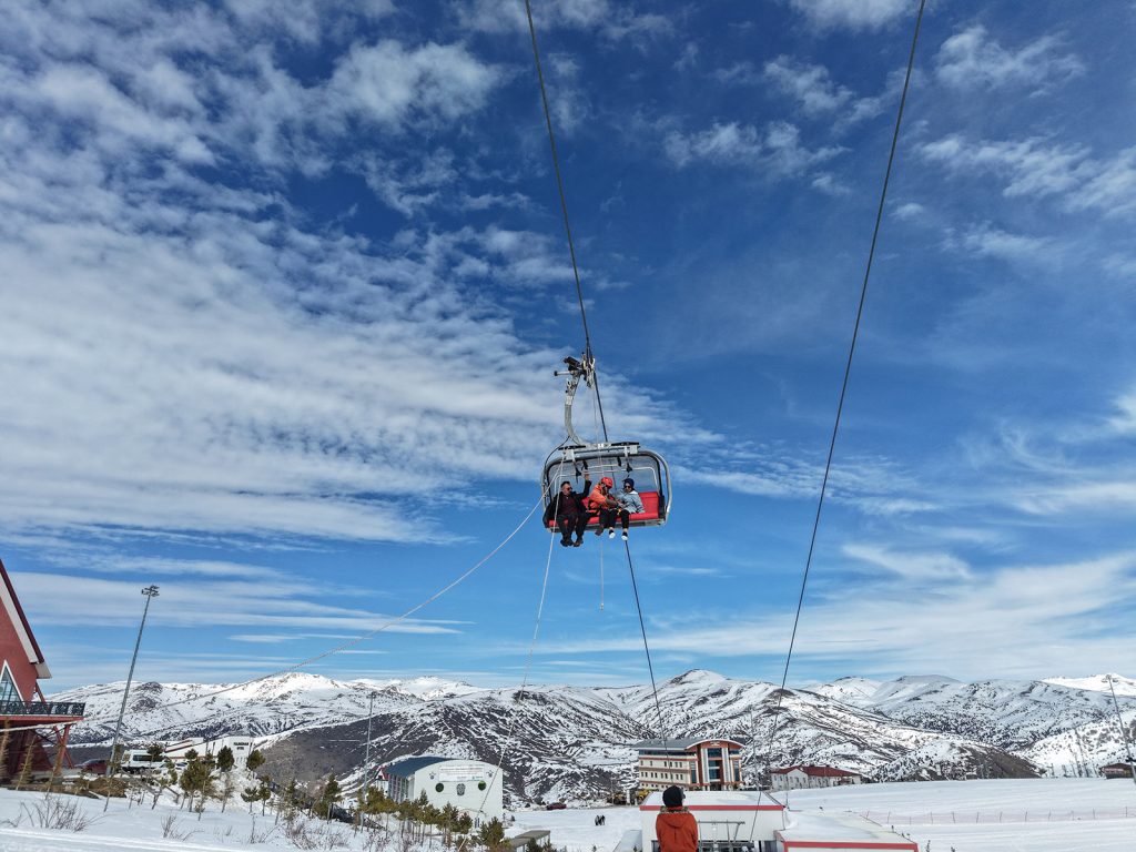 Yıldızdağı’nda Nefes Kesen Kurtarma Tatbikatı: Telesiyejde Mahsur Kalan Sporcular Böyle Kurtarıldı AW643775 02 | Gündem Sivas™ Haber