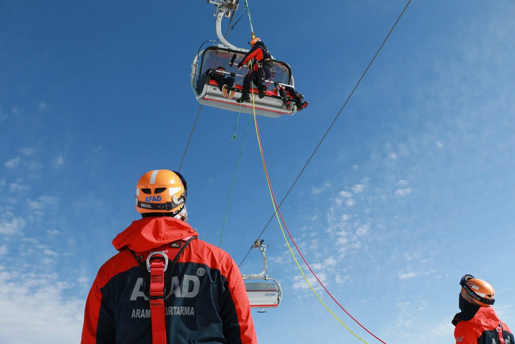 Yıldızdağı’nda Nefes Kesen Kurtarma Tatbikatı: Telesiyejde Mahsur Kalan Sporcular Böyle Kurtarıldı AW643775 07 | Gündem Sivas™ Haber