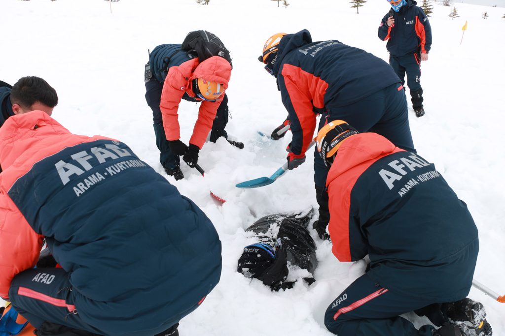 Yıldızdağı’nda Nefes Kesen Kurtarma Tatbikatı: Telesiyejde Mahsur Kalan Sporcular Böyle Kurtarıldı AW643775 08 | Gündem Sivas™ Haber
