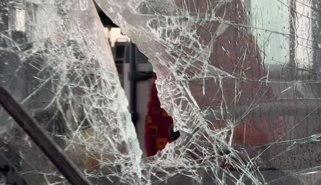 Sivas’ta Belediye Otobüsüne Nacaklı Saldırı: Başkan Adem Uzun’dan Sert Tepki AW644937 04 | Gündem Sivas™ Haber