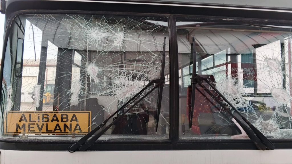 Sivas’ta Belediye Otobüsüne Nacaklı Saldırı: Başkan Adem Uzun’dan Sert Tepki AW644937 05 | Gündem Sivas™ Haber