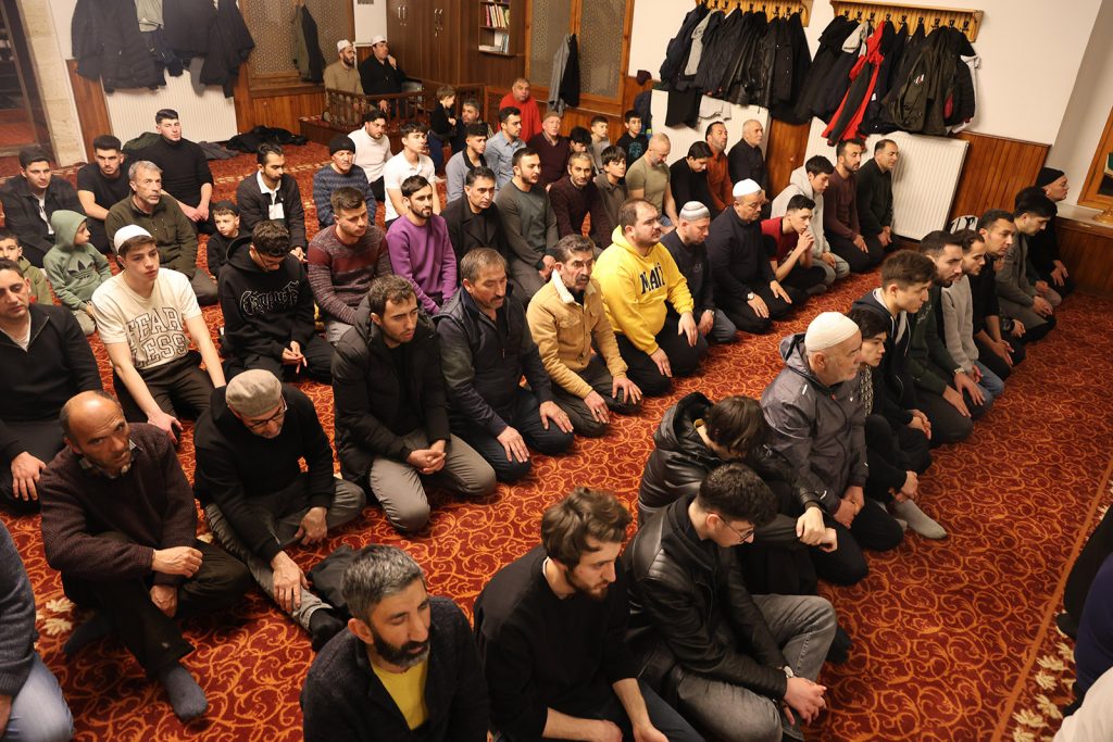 Sivas’ta 5 Asırlık Ramazan Geleneği: Teravihte “Ya Hannan” İlâhisi Bu Yıl da Tüm Camilerde Yankılandı Sivas’ta 5 Asırlık Ramazan Geleneği: Teravihte “Ya Hannan” İlâhisi Bu Yıl da Tüm Camilerde Yankılandı