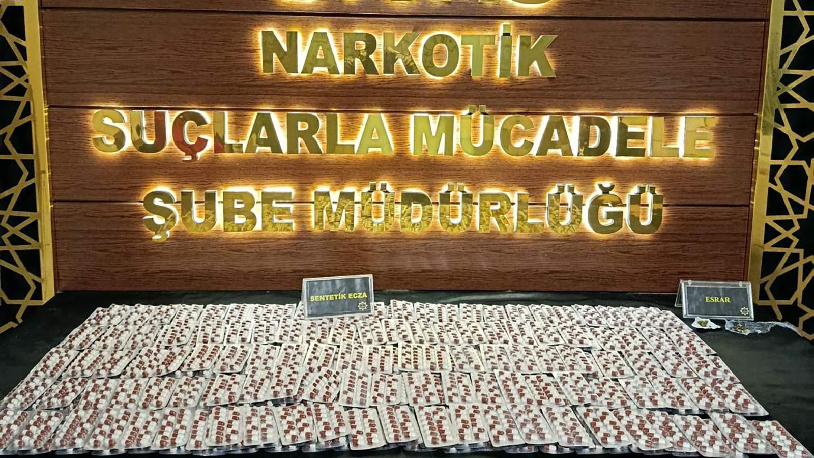 Sivas’ta Narkotik Operasyonu: 5 Bin 271 Sentetik Hap ve Kokain Ele Geçirildi, 2 Şüpheli Tutuklandı